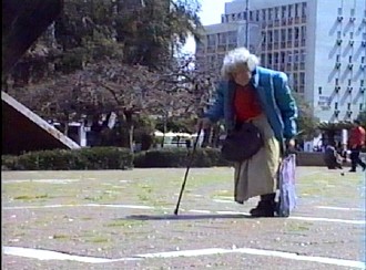 חן שינברג, נ. 1972 

כיכר העירייה, 1998 

וידיאו 

6240-06 
