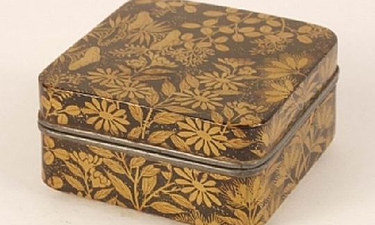 Incense box, 17th c., akigusa (autumn flowers