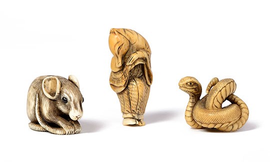 Katabori netsuke Coiled snake Signature: Tadatomo