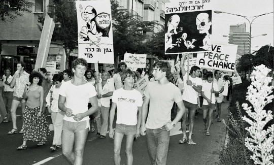 "Peace Now" demonstration at Kings of Israel