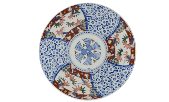 Large dishBamboo leaves and flowersDesign in blue