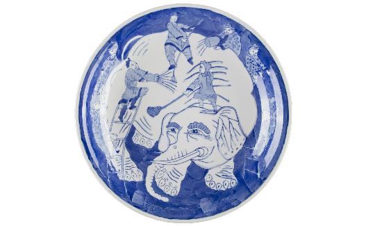 Large dishWashing an elephantDesign in blue