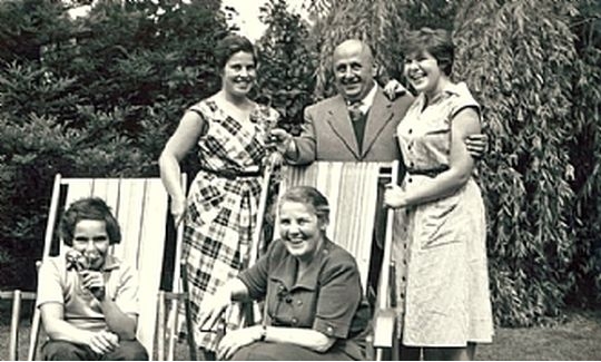 Cecilia, Helene, Eva, Felix and Johanna Tikotin i