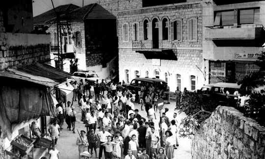 Oskar TauberPolice force and a crowd of residents